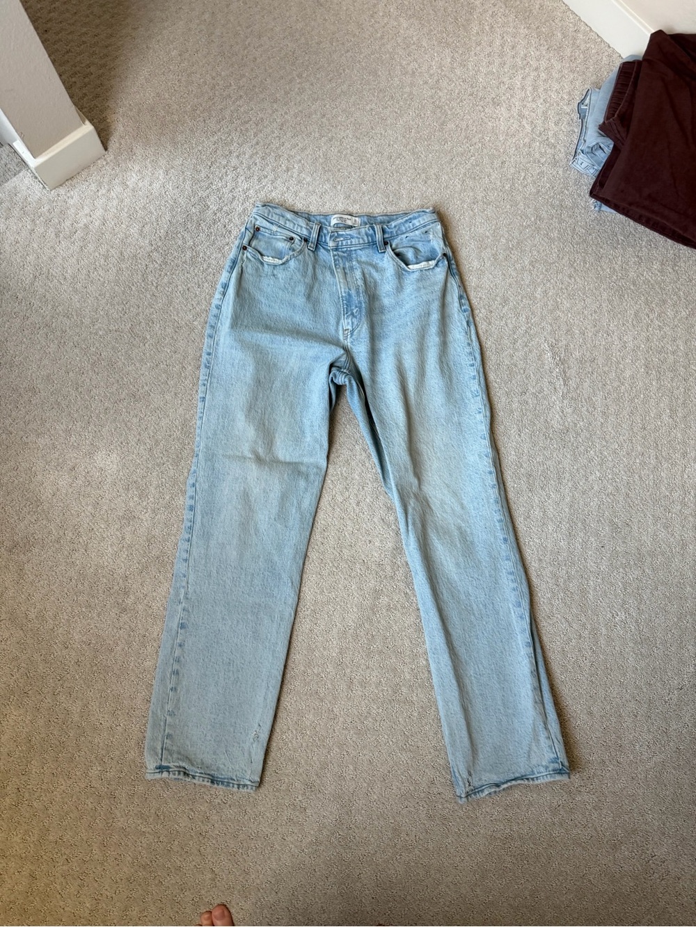 Abercrombie Ultra High-Rise 90s Straight Light Wash Jeans -Curve Love - Picture 3 of 6